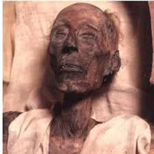 وفي معجم الحضارة المصرية القديمة تحت اسم فرعون جاء ما يلي: ÙØ±Ø¹ÙˆÙ† Ø­Ù‚ÙŠÙ‚ÙŠ Pharaoh Embalme Twitter