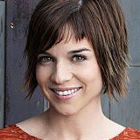 The team helps ncis agent tony dinozzo track down a money launderer who escaped just before being brought into his custody. Renee Felice Smith Tv Celebrities Hair Styles Renee Felice Smith Hair Beauty