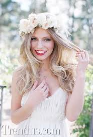 Gelin Sacinizda Cicekleri Kullanin Gelin Sacinizda Cicekleri Kullanin Foto Galeri With Images Floral Crown Wedding Flower Crown Hairstyle Wedding Dress Styles