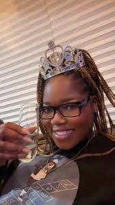 Kellie Shoemaker's Instagram, Twitter & Facebook