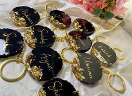 Customize your own resin keychain with your name or a special word! 💖 You  can also choose your favorite color to make it truly yours! DM to order your  personalized piece today!