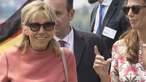 Der angreifer rief einen satz, der als erkennungszeichen der. Brigitte Macron Verbluffend So Sah Die Premiere Dame Fruher Aus Bunte De
