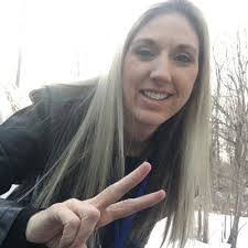 Lindsey Howe's Instagram, Twitter & Facebook