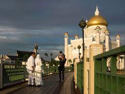 It is a member of the commonwealth and has good education and hygiene. Brunei Todesstrafe Fur Homosexuelle Sultan Rudert Zuruck Welt