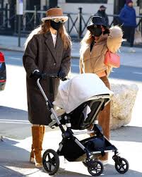 Gigi hadid's baby daughter was born in september and fans can't wait for the model and zayn malik to release the first photo and reveal her name. Gigi Hadid S Got A Chic New Mom Style We Want To Emulate L Officiel Usa