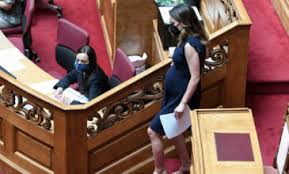 Οι ίδιες πληροφορίες κάνουν λόγο ότι η βουλευτής του συριζα, έφη αχτσιόγλου. Efh Axtsiogloy Liges Meres Emeinan Nees Fwtografies Me Foyskwmenh Koilia News Gr