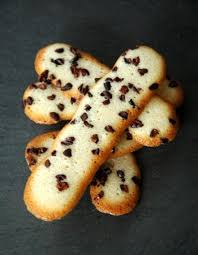 Langues De Chat Aux Eclats De Feves De Cacao Langue De Chat Patisseries Italiennes Alimentation