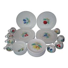 The westmoreland glass company was founded in 1889 when a group of men purchased the specialty glass company located in east liverpool, ohio, and moved it to grapeville, pennsylvania. Pin On Tuckerstation Charish