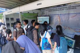 Sistem penerimaan siswa yang masih. Press Release Mengusung Tema Sains Dan Teknologi Rangkaian Acara Egsa Fair 2019 Sukses Diselenggarakan Environmental Geography Student Association