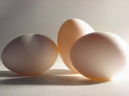 Hoy en día, el precio real de los huevos oscila entre los 6.000 y 8.000 y hasta 10.000 pesos. La Razon Matematica De Que Los Huevos Se Vendan Por Docenas