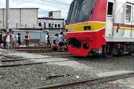 Cara naik mrt jakarta cukup mudah kok. Dua Orang Tewas Akibat Kecelakaan Di Rel Kereta Kampung Bahari Antara News