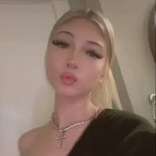 Liliana Davidson's Instagram, Twitter & Facebook