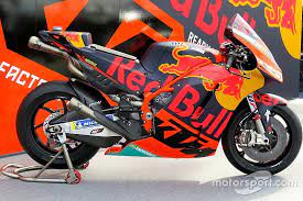 Red bull ktm factory racing is the factory team of ktm active in the motogp world championship supported by sponsor, drinks manufacturer red bull. Auf Basis Aufbauen Ktm Setzt Auf Elektronik Und Technische Details