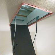 Bodentreppe So Gelingt Der Einbau Luftdicht Bodentreppe Treppe Dachbodenausbau Treppe