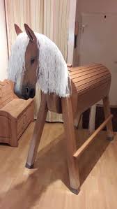 Kunstvolle Holzpferde Handgefertigt Und Von Kopf Bis Huf Echte Liebevolle Handarbeit In 2020 Holzpferd Holzpferd Selber Bauen Holzpferd Bauen
