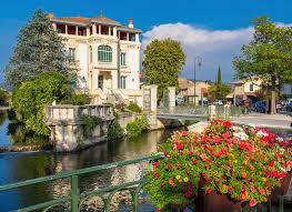 With a big swath of cheese, tomato jam, and dripping dijonnaise sauce, this is a fine burger. 20 Top Attractions Places To Visit In The Haut Vaucluse Provence Planetware