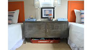 Une armoire métallique est un élément de mobilier essentiel pour tout bâtiment. Ikea 25 Facons D Adopter L Iconique Armoire Metallique