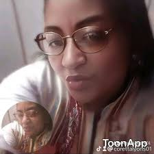 Lena McLin, R Kelly's music teacher that he pays tribute to often. First  day in class, she called him to the front of the classroom and asked him  "Do you know who