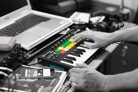 Novation Launchkey Mini 25 Note Usb Keyboard Controller Mk2 Version Amazon Com Novation Launchkey Mini 25 Note Usb Keyboard Controller Mk2 Version Musical Instruments Keyboard Usb Ios Music