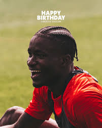 De abonnementsverlenging 2025-2026 gaat nú van start! 🔴⚪ Je abonnement  verlengen of een nieuw abo bemachtigen? Lees er nu alles over ➡️  https://royalantwerpfc.be/abonnementen-2025-2026