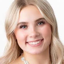 Nicole Shellabarger's Instagram, Twitter & Facebook