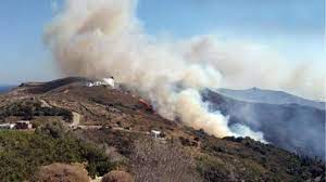 Στην περιοχή επιχειρούν 15 πυροσβέστες με πέντε. Ektakto Fwtia Sto Kor8i Androy 20 Ioylioy 2020 Ecozen