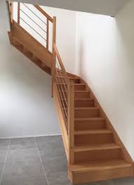 Escalier Quart Tournant En Bois Et En Inox Sur Mesure Cet Escalier Contemporain S Adapte A Tous Les Configuration Escalier Contemporain Escalier Escalier Bois