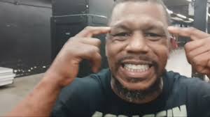 Brian Norman Sr., entrenador y padre de Brian Norman Jr., habla sobre la  actuación de su hijo que le valió el título mundial interino. Dice que  cualquiera que apostara por Giovanni Santillan