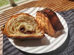 3 parce que rien ne bat le goût du beurre fondant sur une épaisse tranche de pain toute chaude. Fait Maison Pains Au Chocolat Chocolatines Facon Cedric Grolet Bellepatisserie