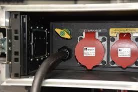 Potentialausgleich bezeichnet eine elektrisch gut leitfähige verbindung, die unterschiedliche elektrische potentiale minimiert. Ist Ein Potentialausgleich An Traversen Zwingend Erforderlich Blog Perfect Sound Veranstaltungs Und Messetechnik