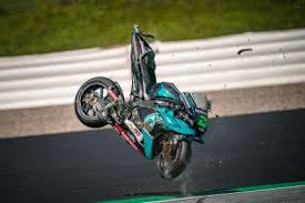 Gefällt 14.003.152 mal · 240.516 personen sprechen darüber. Fotosequenz Der Horror Crash Beim Osterreichgp Motogp