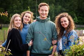 3 mei 2020 1:00:13 11. De Keuze Is Gemaakt Deze Mannen En Vrouwen Volgen Hun Boerin En Boeren De Wereld Rond Tv Hln Be