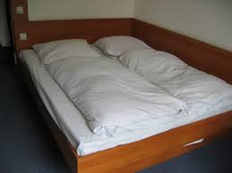 Tomber du lit das bett zurechtmachen. Franzosisches Bett Parkhotel Jordanbad Biberach An Der Riss Holidaycheck Baden Wurttemberg Deutschland