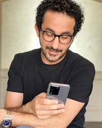 أحمد محمد حلمي عبد الرحمن عواد (مواليد 18 نوفمبر 1969) هو ممثل كوميدي، ومنتج أفلام مصري. Ø³Ø§Ù…Ø³ÙˆÙ†Ø¬ Ù„Ù„Ø¥Ù„ÙƒØªØ±ÙˆÙ†ÙŠØ§Øª Ø§Ù„Ø´Ø±Ù‚ Ø§Ù„Ø£ÙˆØ³Ø· ÙˆØ´Ù…Ø§Ù„ Ø£ÙØ±ÙŠÙ‚ÙŠØ§ ØªØ®ØªØ§Ø± Ø§Ù„Ù†Ø¬Ù… Ø£Ø­Ù…Ø¯ Ø­Ù„Ù…ÙŠ ÙƒØ³ÙÙŠØ± Ø¬Ø¯ÙŠØ¯ Ù„Ø¹Ù„Ø§Ù…ØªÙ‡Ø§ Ø§Ù„ØªØ¬Ø§Ø±ÙŠØ© Ø§Ù„Ø£Ù†Ø¨Ø§Ø·