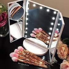 24 Best Lighted Makeup Mirror Designs 2020 Makeup Mirror With Lights Makeup Mirror Magnifying Mirror