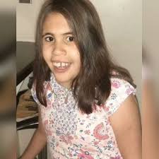 Servicio Público, La niña Isabella Quiñones de 12 años presenta Escoliosis  Asociada al Síndrome de Duplicación del Cromosoma X. Por este motivo sus  familiares buscan apoyo económico para poder llevar ...