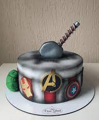 Super heroes are preprinted and laminated and put on sucker sticks which can be. Avengers Cake Design Images Avengers Birthday Cake Ideas
