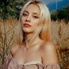 Nora Avery's Instagram, Twitter & Facebook