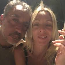 Dopo il fermento suscitato dall'annuncio, il pezzo di @goelier e @50cent è  finalmente fuori: “PHANTOM” sancisce definitivamente il gemellaggio  Napoli-New York, due città lontane eppure così vicine, come ci avevano già  insegnato