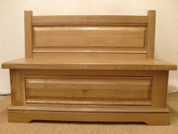 Banc Coffre En Chene Massif Berry Le dessous des ferrures est fortement corrodé. banc coffre en chene massif berry