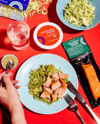 14 Healthy Meal Delivery Services For Easy At Home Dining Clean Eating Recipes For Dinner Healthy Meal Delivery Service Healthy Food Delivery