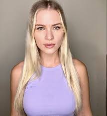 Jennifer Beatty's Instagram, Twitter & Facebook