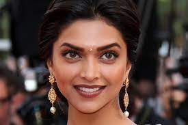 Check out full gallery with 699 pictures of deepika padukone. Deepika Padukone Priyanka Chopra Wie Scharf Vertragt Mr Bond Gala De