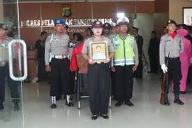 Berikut ialah senarai ketua polis negara (kpn) malaysia sejak malaysia mencapai kemerdekaan pada 31 ogos 1957: Tewas Tertabrak Kereta Saat Membawa Tersangka 2 Polisi Naik Pangkat