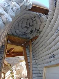 Maisons En Sacs De Terre Dans Le Monde Superadobe France Maison Recyclee Maison En Torchis Maison Autosuffisante