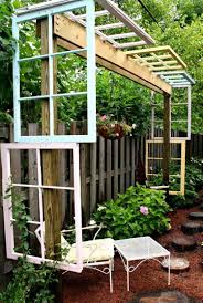Kreative Pergola Aus Alten Fensterrahmen Selber Bauen Alte Fenster Hintergarten Garten Deko