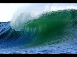 Rejeki sedang naik turun, tergantung ombak yang dilihat. Arti Mimpi Laut Jernih Gomimpi