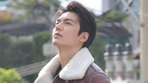 #이민호 공식 트위터 | lee min ho lee min ho stars as emperor lee gon, who tries to close the door between the two worlds 3,813 отметок «нравится», 83 комментариев — minoz(ph) (@leeminho_global) в instagram: Lee Minho Becomes The Most Followed Korean Actor On Instagram Kpopmap