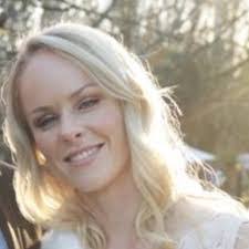 Angela Dell's Instagram, Twitter & Facebook