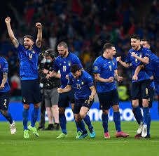 Alle paarungen und termine der runde. Fussball Em 2021 Arbeitsloser Profi Eder Brachte Den Em Pokal Welt